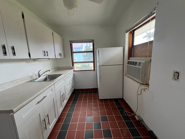 Building Photo - $1,325 ** Annual Lease ** 1 Bedroom / 1 Ba...