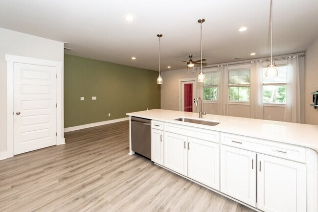 Building Photo - 7722 Park Gate Dr