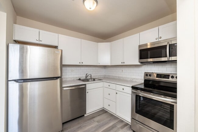 Building Photo - Charming Townhome in Hunters Mill – 3 Beds...