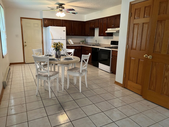 Building Photo - 532 West St