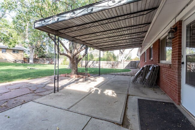 Building Photo - Charming Ranch Style Home in D12!