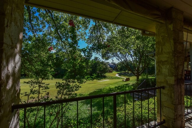 Building Photo - On Golf Course Townhome
