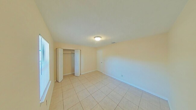 Building Photo - Nice and Cozy 2 Bed/1 Bath Apartment