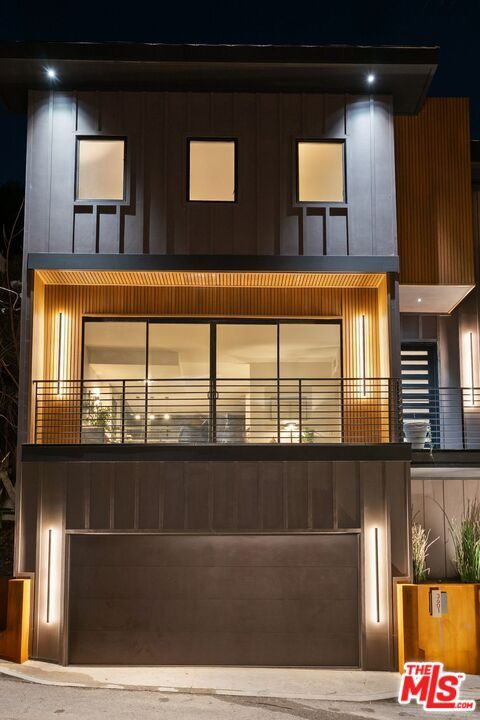 Building Photo - 3601 Dixie Canyon Ave