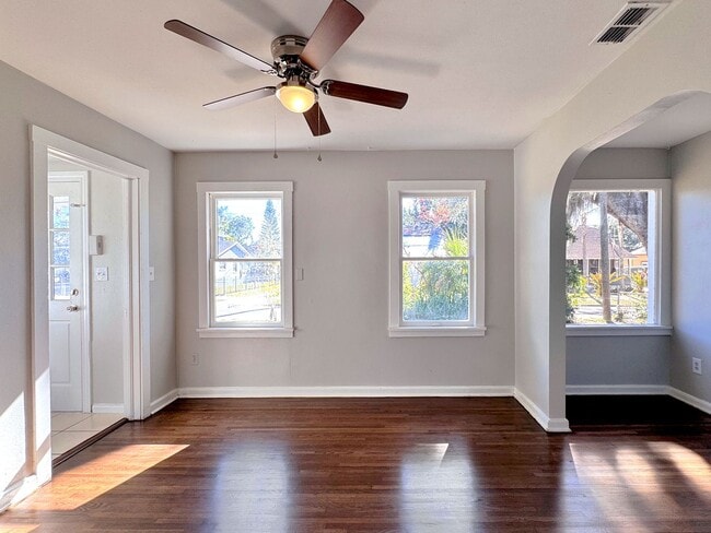 Building Photo - Cozy Two-Bedroom Winter Haven Home