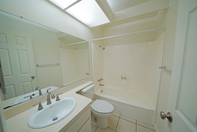 Building Photo - 16916 Shinedale Dr