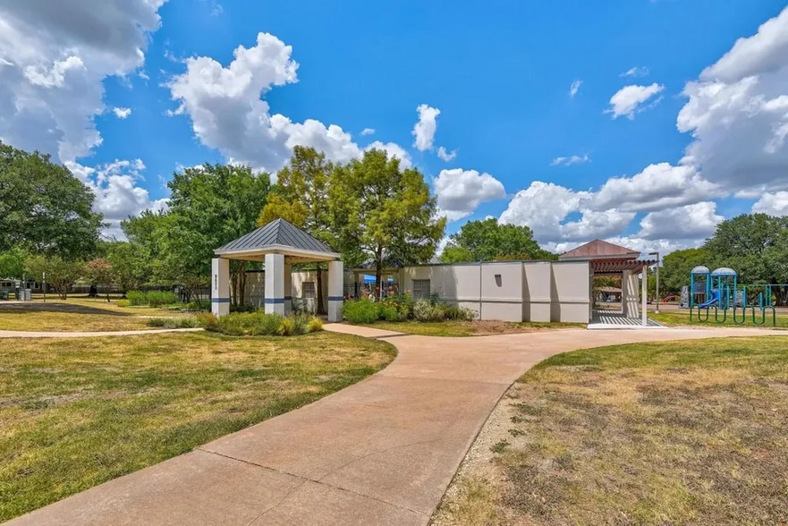 Building Photo - 16914 Dorman Dr