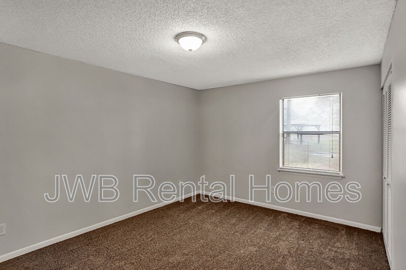 Building Photo - 10825 Key Haven Blvd