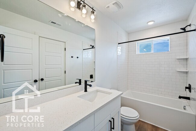 Building Photo - ?? 1 MONTH FREE + FREE PET RENT | Spacious 2BR Townhome w/ 2-Car Garage + Smart Home Features