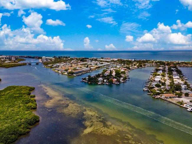 Building Photo - 12760 Indian Rocks Rd