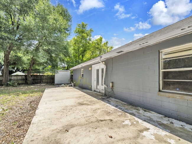 Building Photo - 627 Ferretti Ave