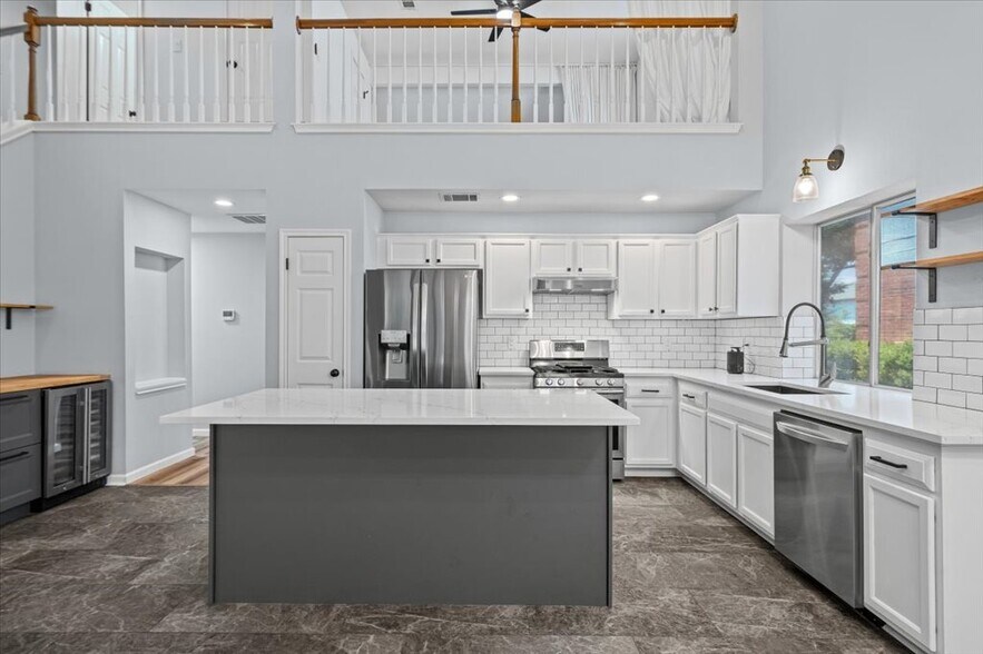 Building Photo - 910 Markham Ln