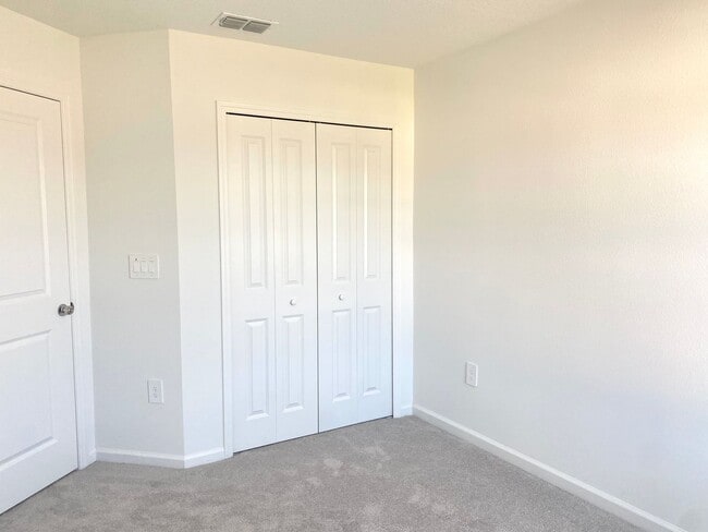 Building Photo - Almost New 3/2/1 Modern Townhome!