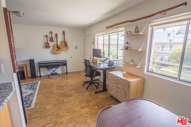 Building Photo - 4209 McLaughlin Ave