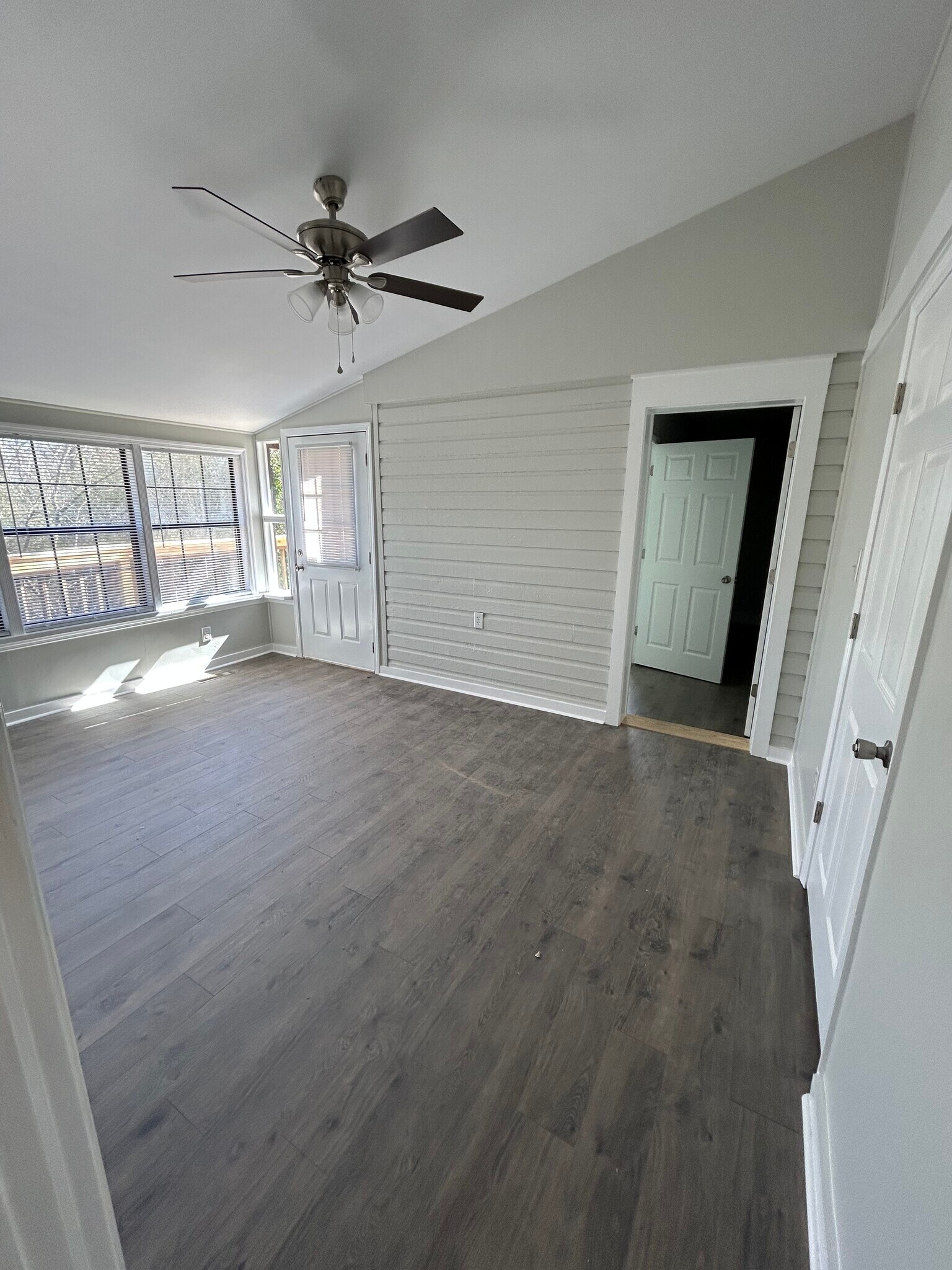 Building Photo - 600 Villard Dr