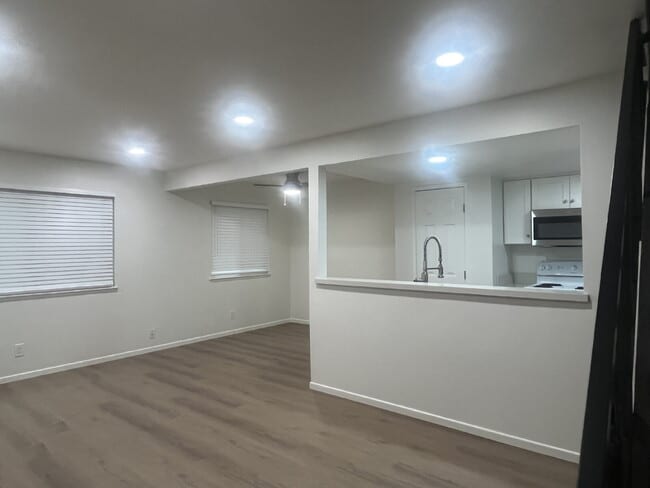 Building Photo - Charming 2-Bedroom Condo with Elegant Upgrades