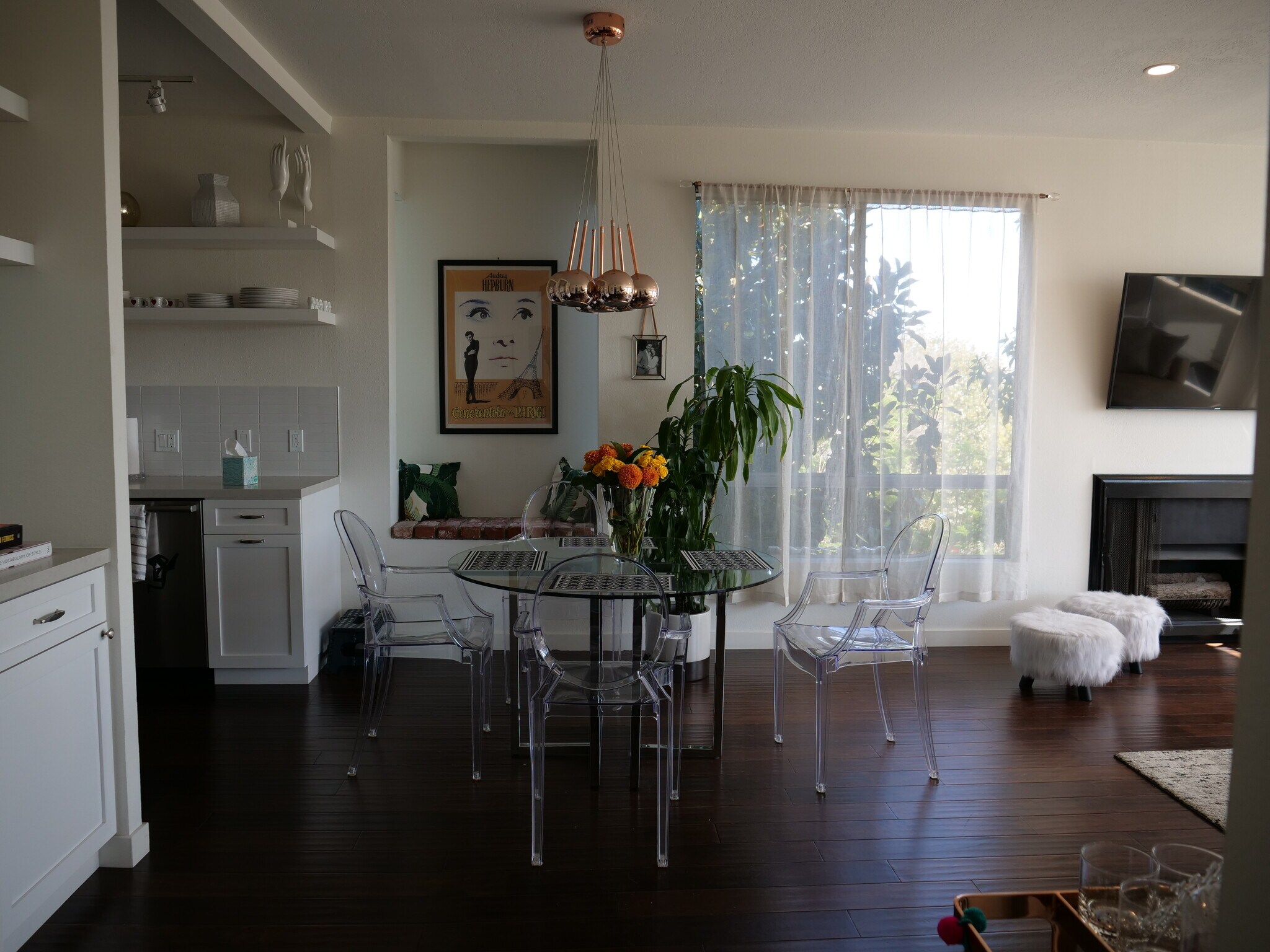 Amazing light - 8960 Cynthia St