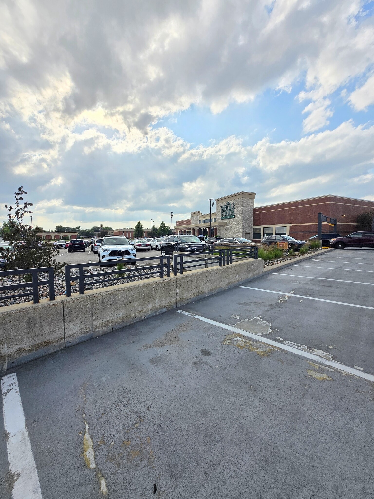 Close to shopping - 7320 York Ave S