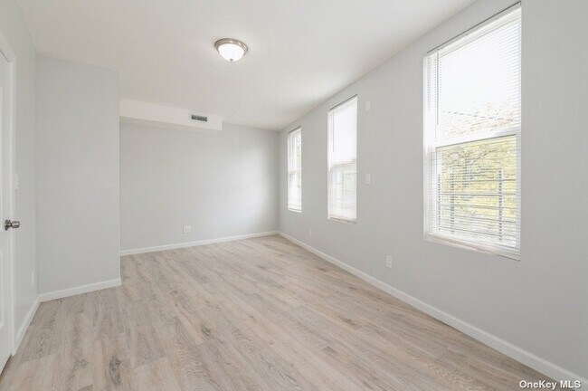 Primary Photo - 200-05 Hollis Ave