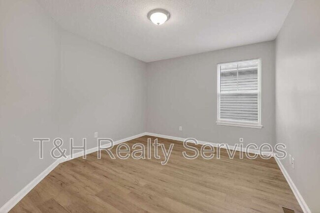 Building Photo - 156 Haugh St