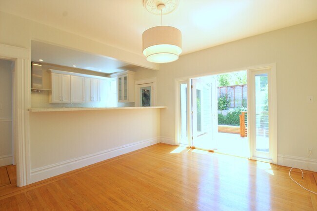Building Photo - Noe Valley: Renovated Top Floor 2-Story Ap...
