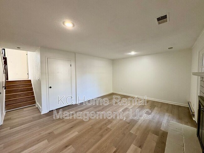 Building Photo - 10205 CedarBrooke Ln