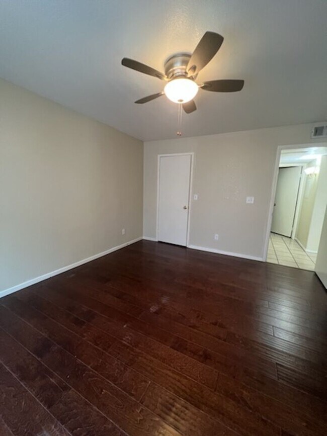 Building Photo - 1 Bedroom Condo Located in Canyon Willow!!