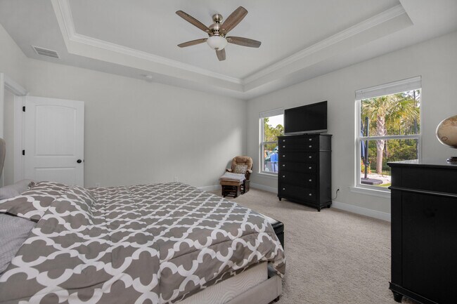Building Photo - 5718 Oak Hvn Ln