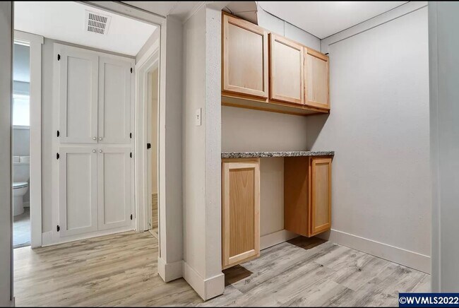Building Photo - Available Now! 5 bedroom house with large yard and RV parking!