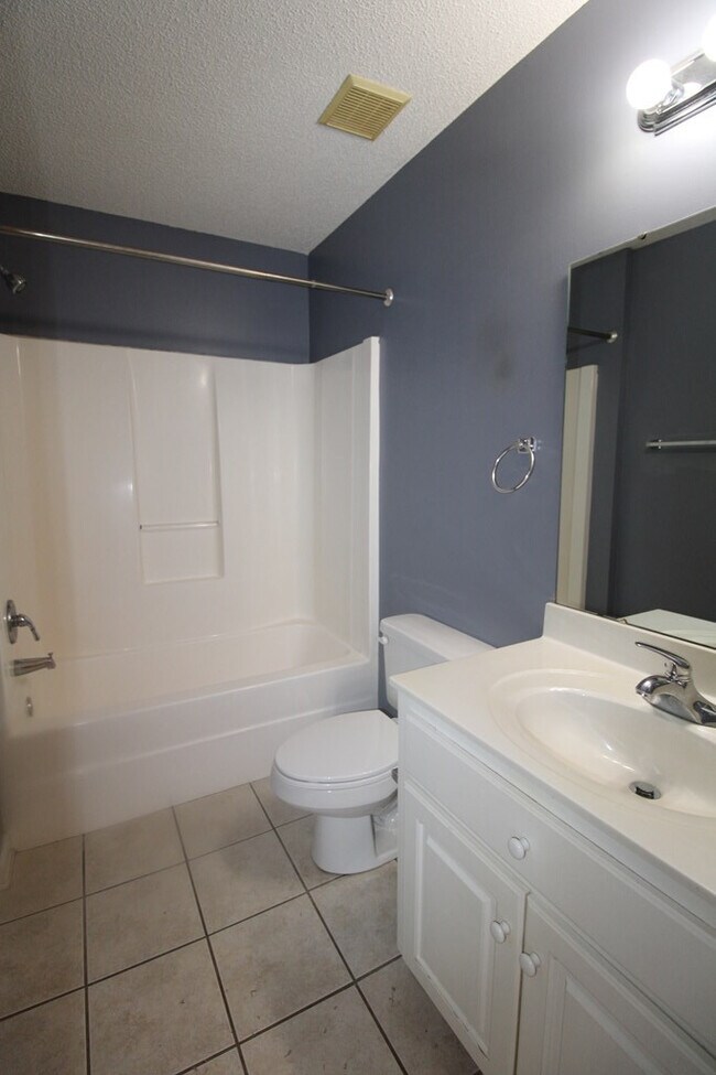 Building Photo - 305 Trillium Ln