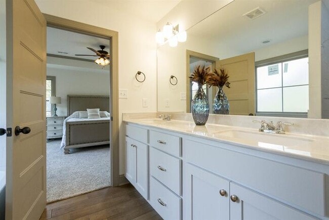 Building Photo - 709 Courtland Ave