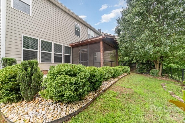 Building Photo - 3004 Fallondale Rd