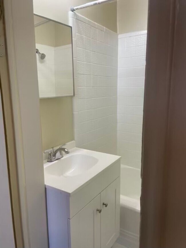 Building Photo - 44 S 200 E