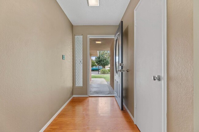 Building Photo - 4 Bedroom / 2 Bathroom Home for Rent $2,700