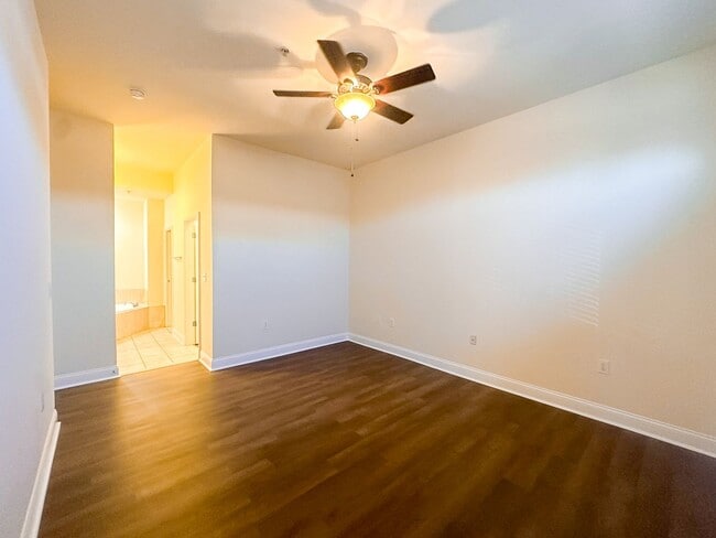 Building Photo - 450 E Ohio Unit 117