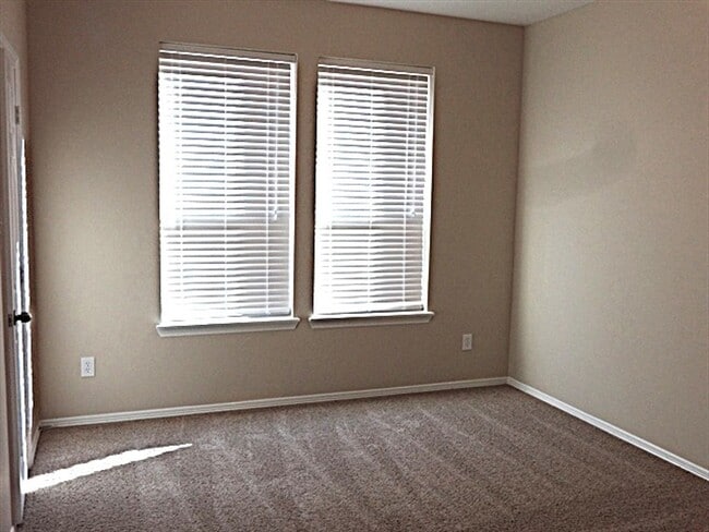 Building Photo - 4807 Chase Ct Dr