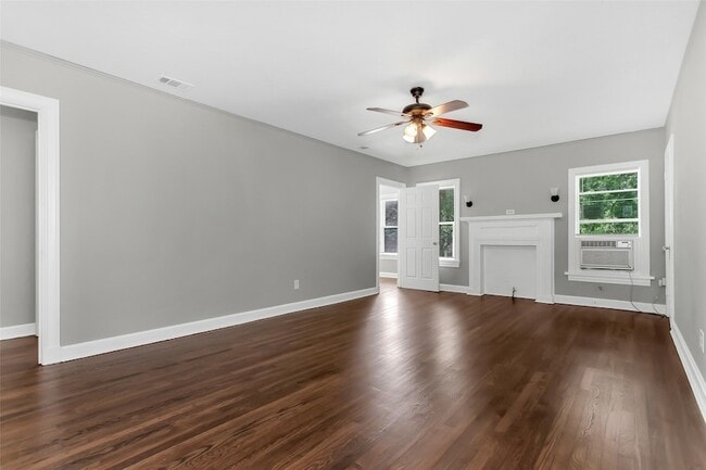 Building Photo - 5705 Ross Ave