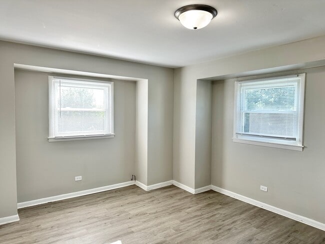 Building Photo - 9709 W Lorraine Dr