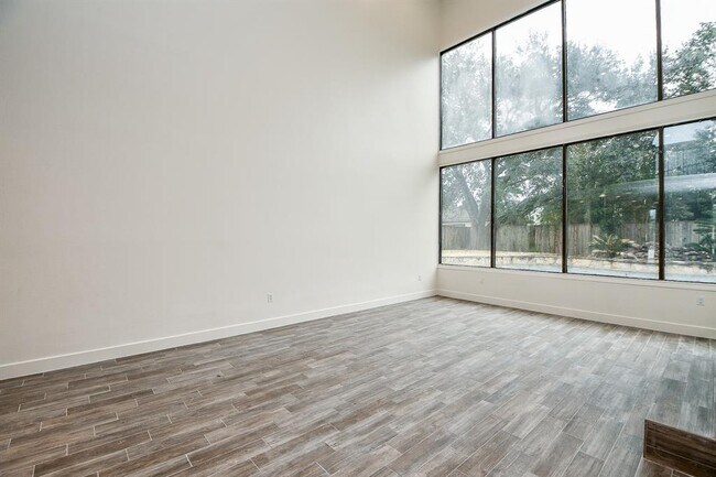 Building Photo - 8115 Fondren Lake Dr