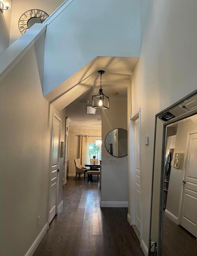 Building Photo - 672 NE Bent Paddle Ln
