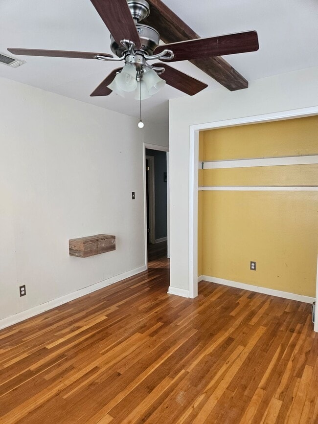 Building Photo - 1105 Sycamore St