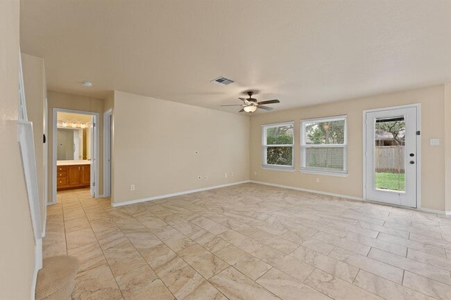 Building Photo - 2104 Lobelia Dr