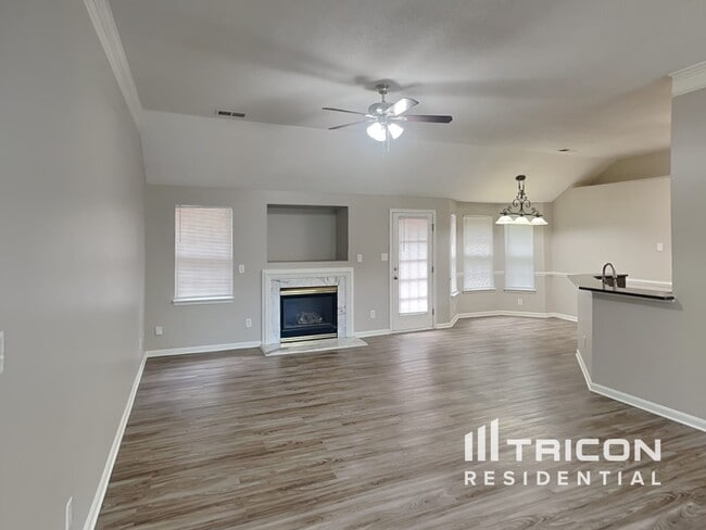 Building Photo - 8800 Willow Crest Dr