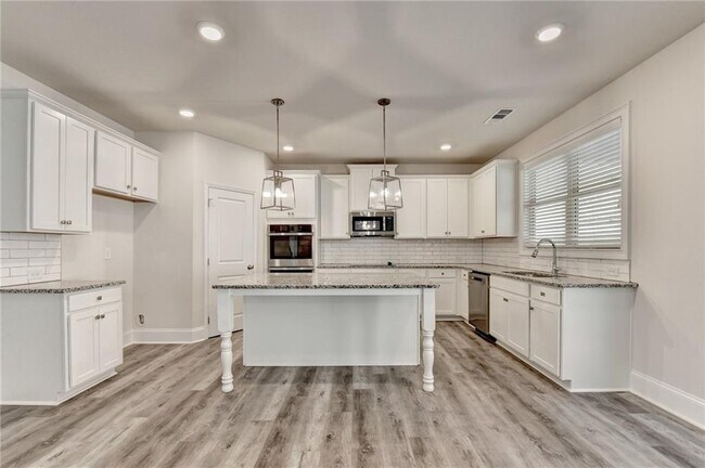 Building Photo - 1721 Silver Crst Wy