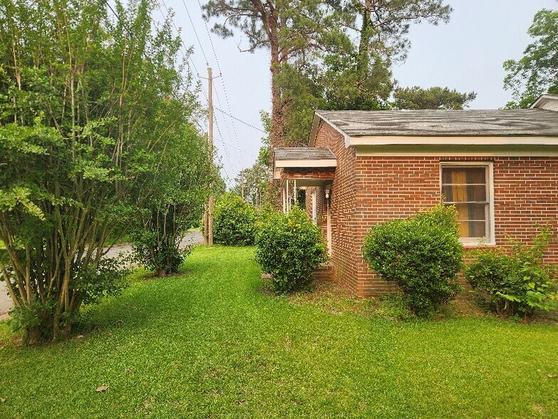 Building Photo - 440 Cinderella Ln SE