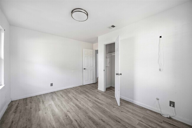 Building Photo - 5919 Van Fleet St