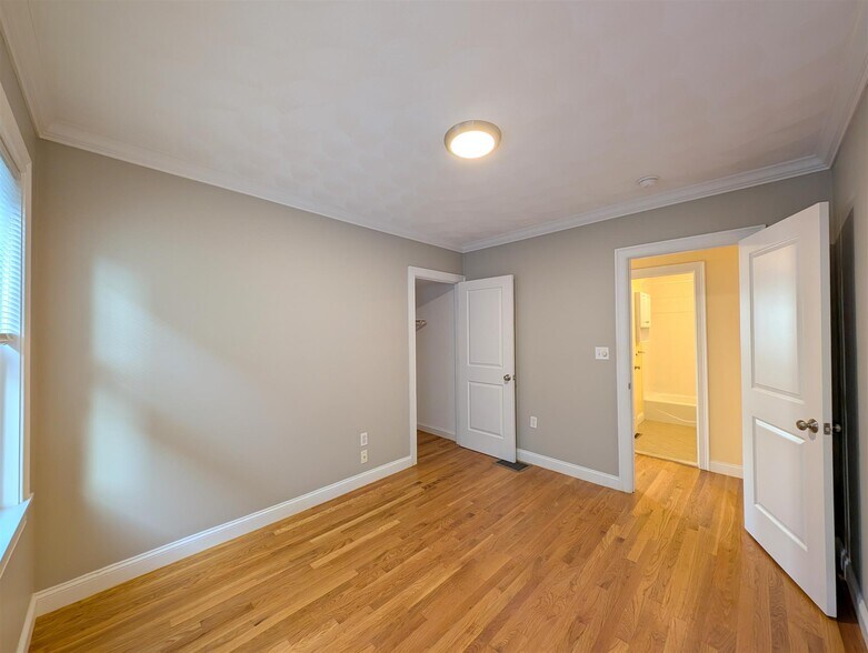 Building Photo - 51 Beacon St