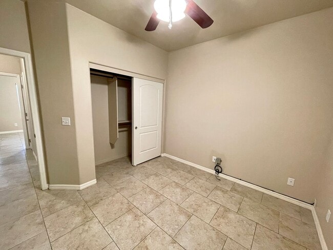 Building Photo - Beautiful 3 Bedroom Home in Central Kingman!