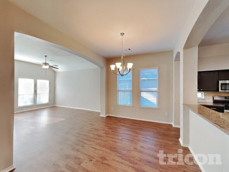 Building Photo - 1937 Briar Grove Dr