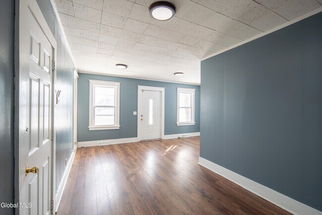 Building Photo - 6 Utica Ave